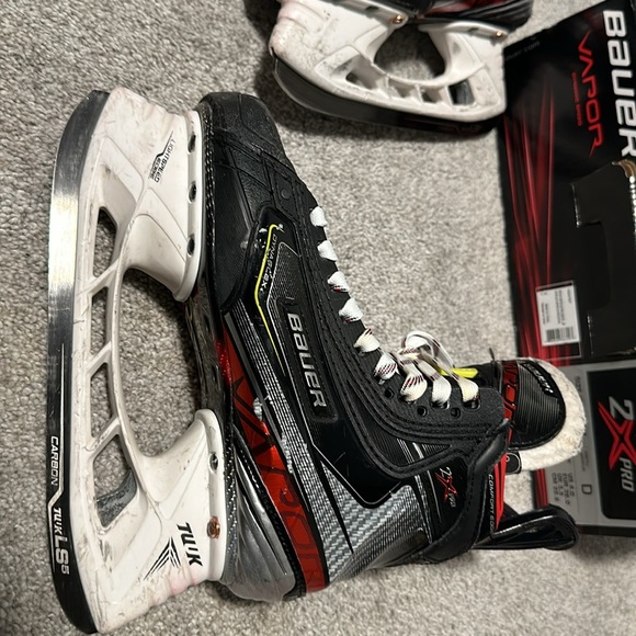 Bauer Vapor 2X Pro Junior Ice Hockey Skates - Picture 2 of 16